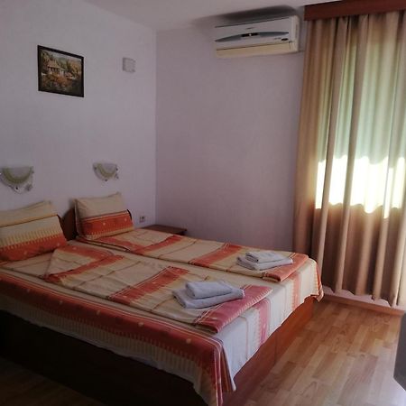 Hotel Strinava Primorsko Ngoại thất bức ảnh