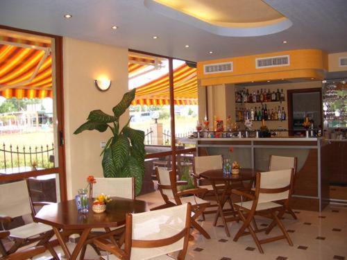 Hotel Strinava Primorsko Ngoại thất bức ảnh
