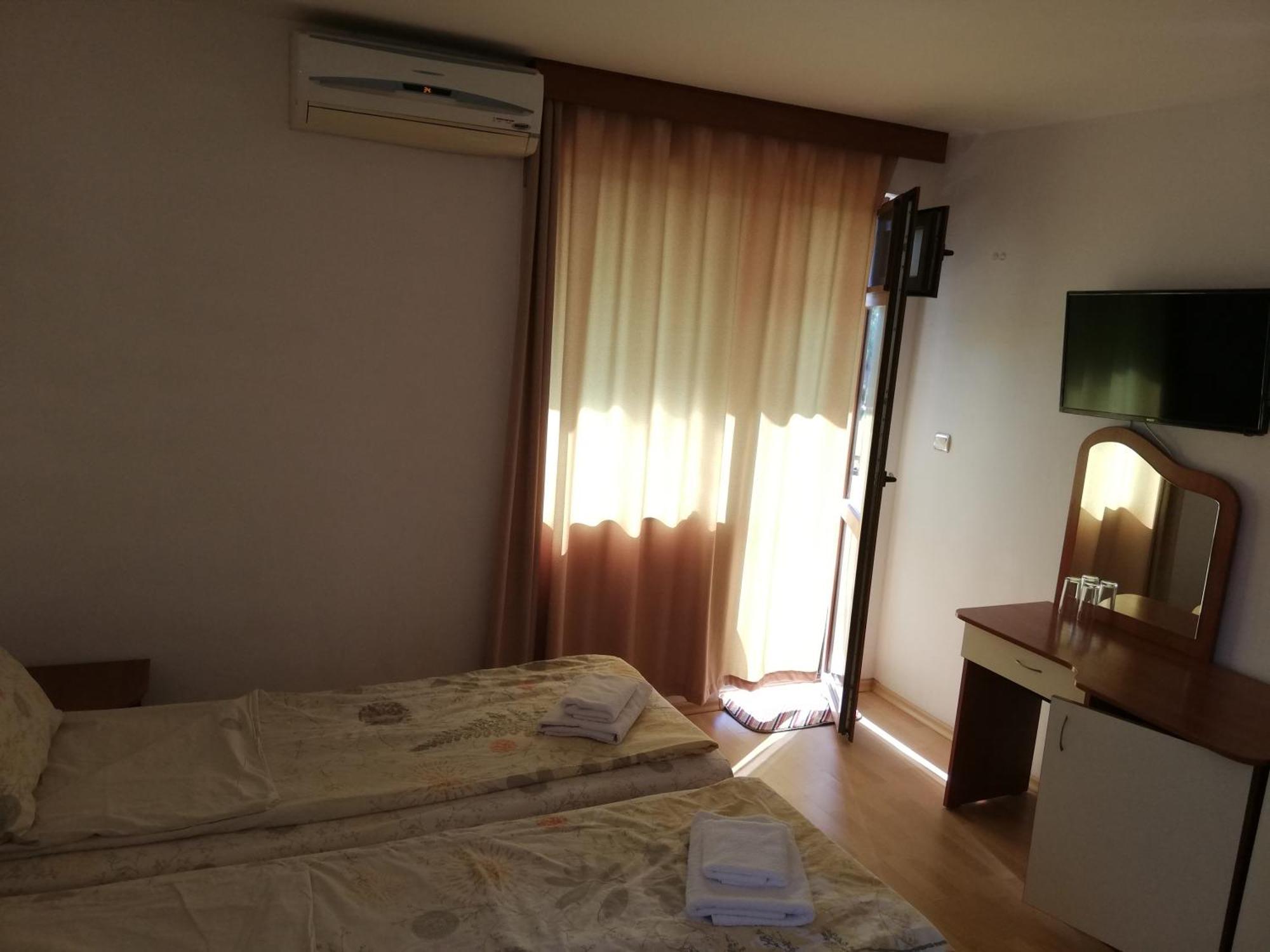 Hotel Strinava Primorsko Ngoại thất bức ảnh